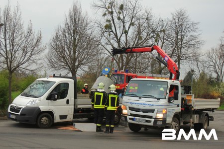 Tankanlage wird aufgerichtet