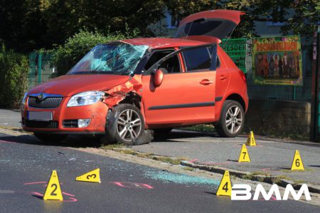 Schwerer Unfall mit zwei Verletzten in Dresden