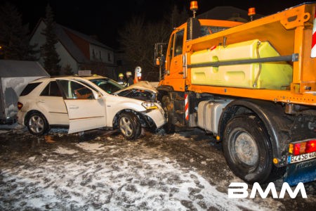 Zschornau(Ortsteil von Kamenz) Winterdienstfahrzeug verunfallt