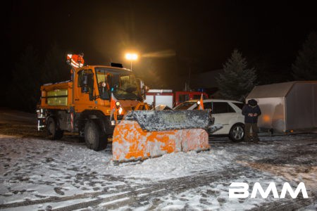 Zschornau(Ortsteil von Kamenz) Winterdienstfahrzeug verunfallt