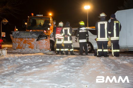 Zschornau(Ortsteil von Kamenz) Winterdienstfahrzeug verunfallt